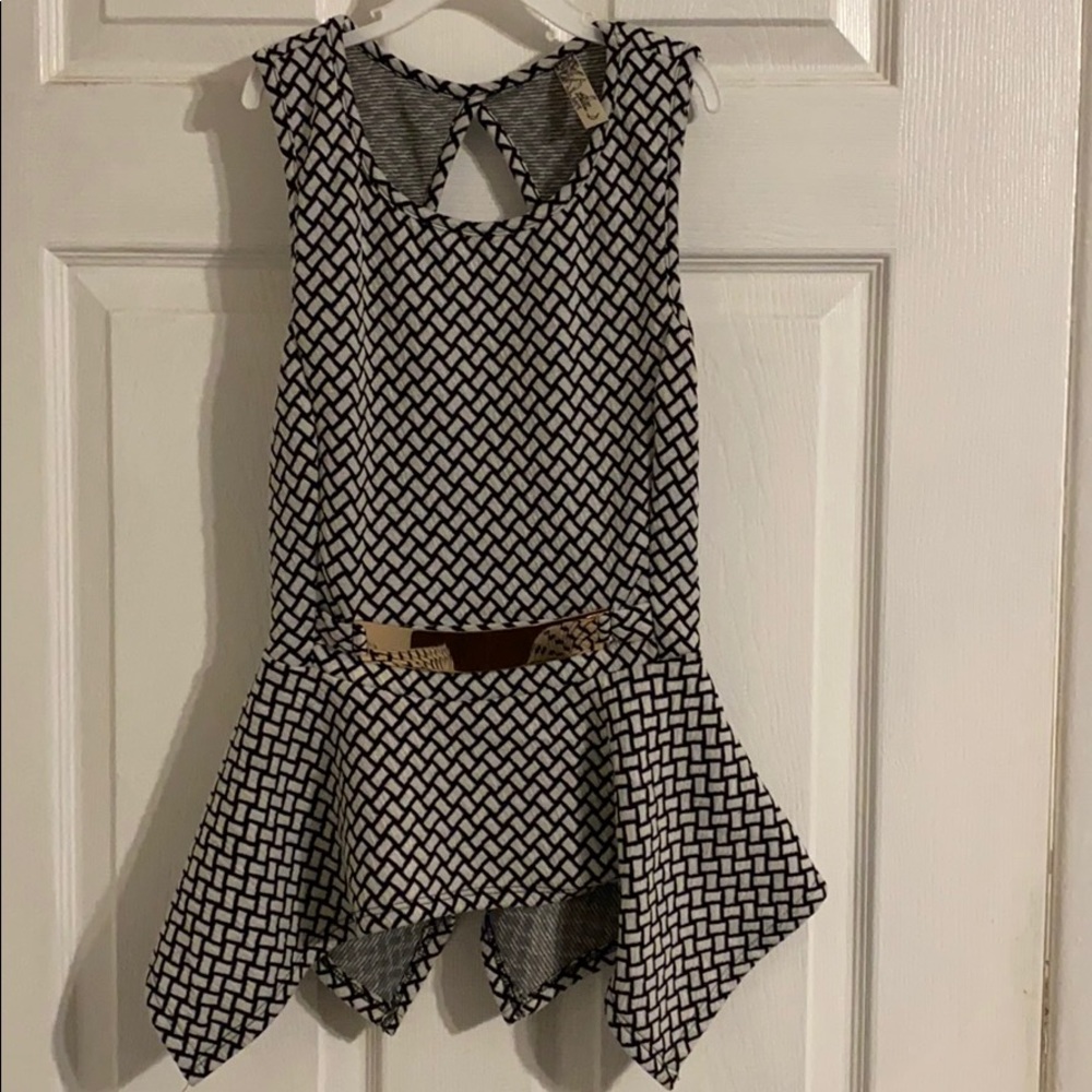 Black/white top